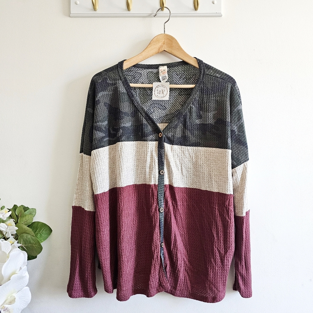 Made in USA 7th Ray Women's Charcoal Camo Ivory Burgundy Pattern Sweater Top XL